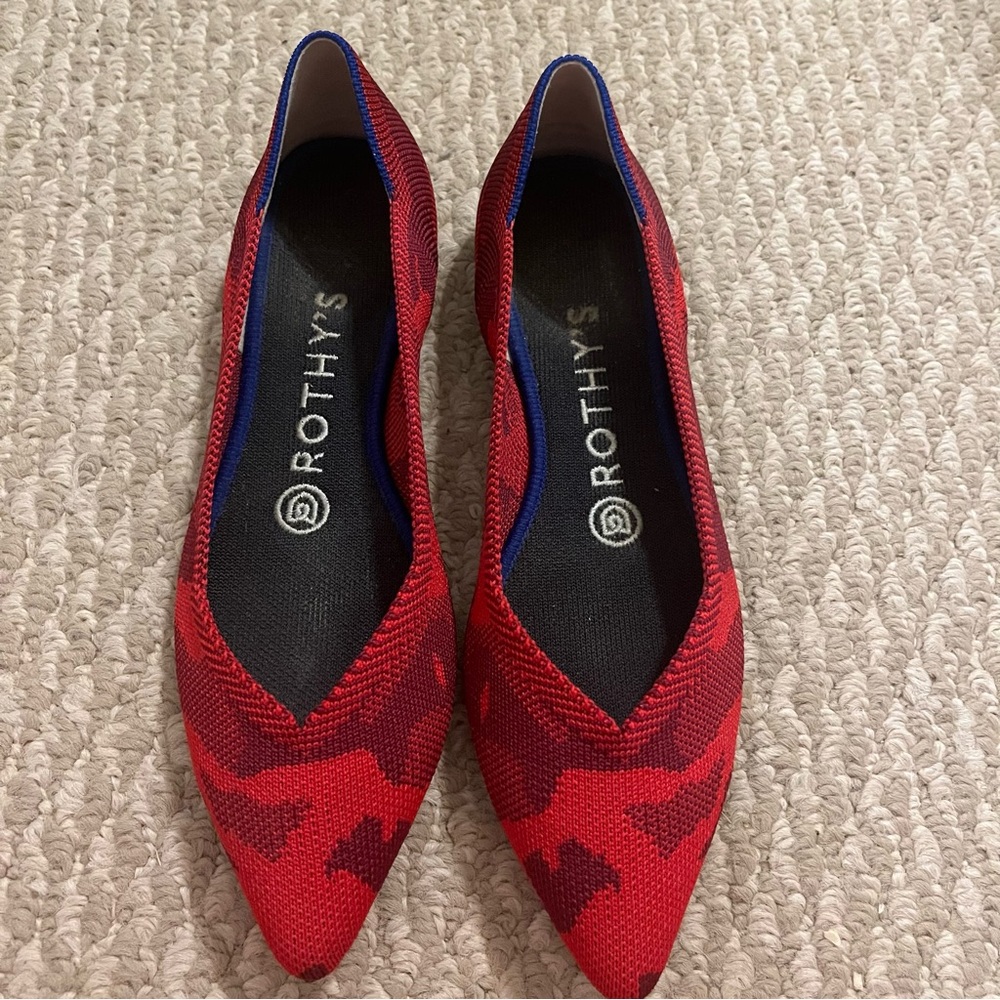 EUC Size 6.5 Red Camo Rothy’s Points